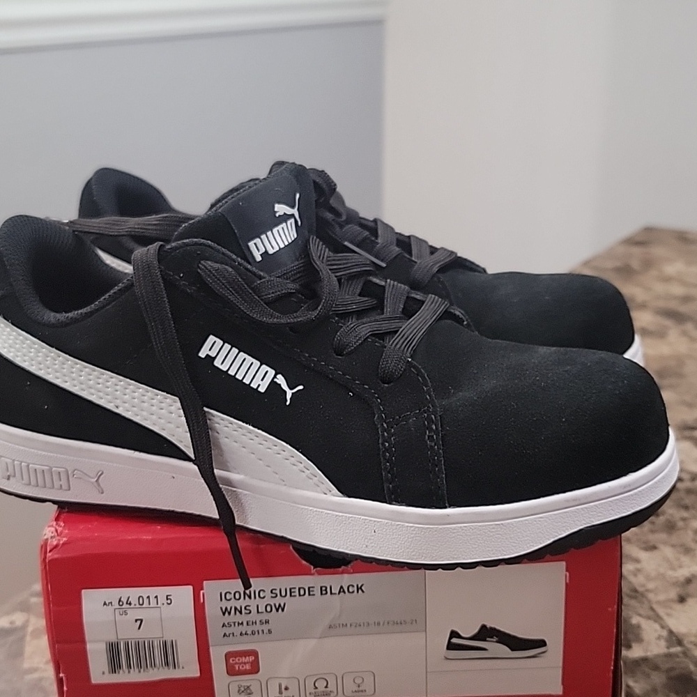 Puma Iconic Suede Black Woman's Low Composite Toe Shoe Size 7 NWT